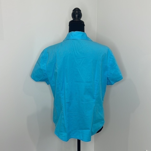 St. John’s Bay Blue Stretch Button Up - Picture 4 of 6